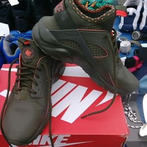 [SOLD] Nike air Huarache run ultra se